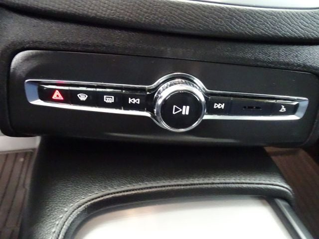 2023 Volvo XC90 B5 Core
