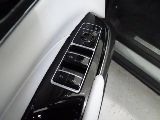 2024 Cadillac LYRIQ Luxury 1