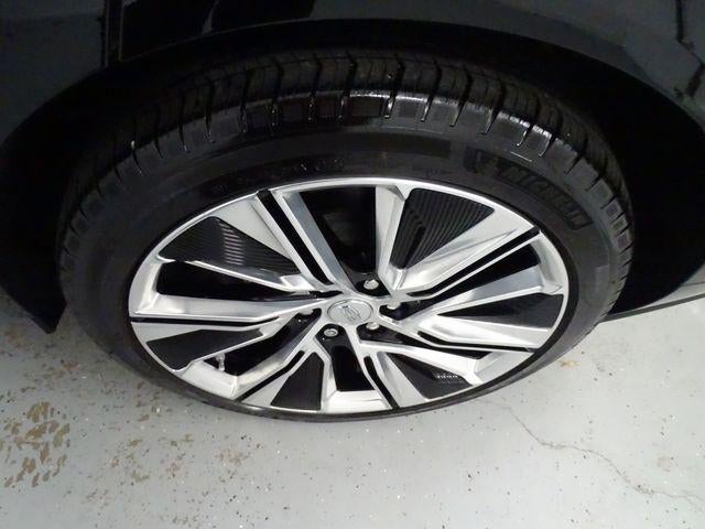 2024 Cadillac LYRIQ Luxury 3