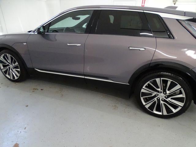 2025 Cadillac LYRIQ Luxury 3