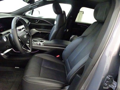 2025 Cadillac LYRIQ Luxury 3