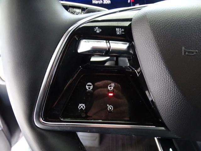 2025 Cadillac LYRIQ Luxury 3