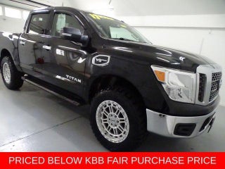 2017 Nissan TITAN SV