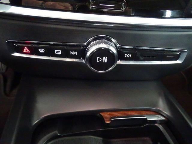 2024 Volvo S60 Plus Dark Theme