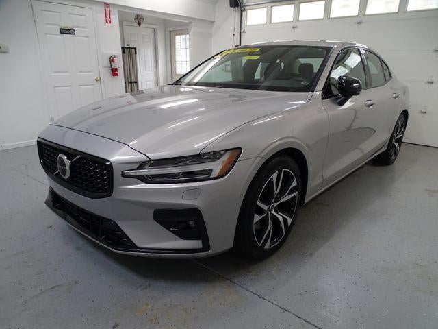 2024 Volvo S60 Plus Dark Theme