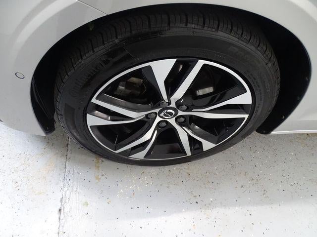 2024 Volvo S60 Plus Dark Theme