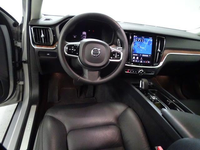 2024 Volvo S60 Plus Dark Theme