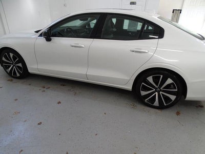 2022 Volvo S60 Momentum