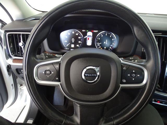 2022 Volvo S60 Momentum